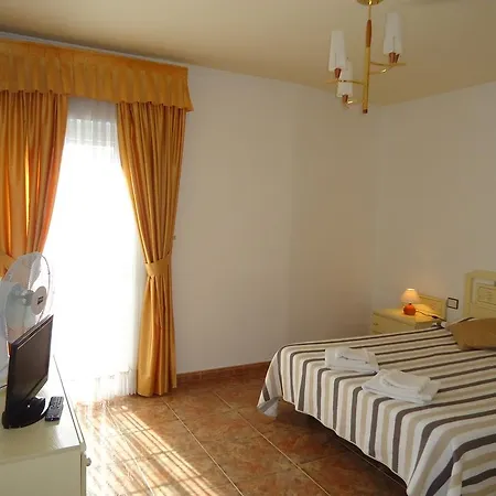 La Fonda Guest house *