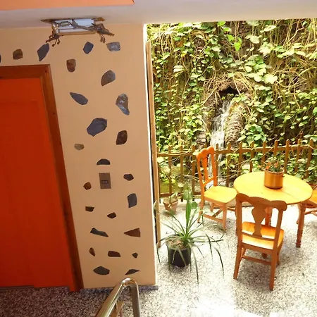 La Fonda Guest house
